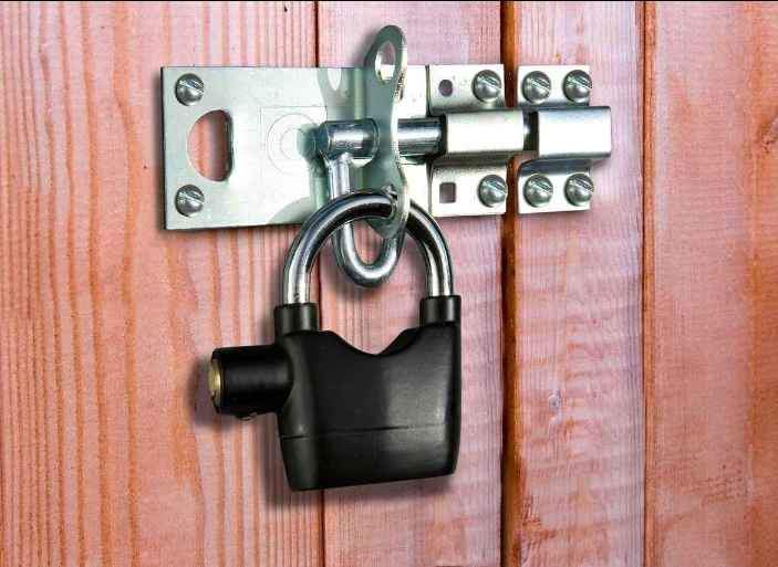 Protégez vos biens avec ce cadenas intelligent qui crie quand on essaie de le forcer !